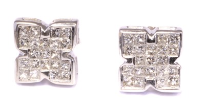 Lot 117 - A pair of diamond earrings