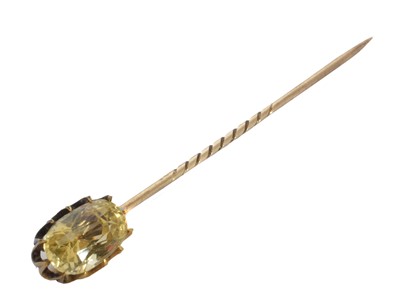 Lot 98 - A sapphire stick pin