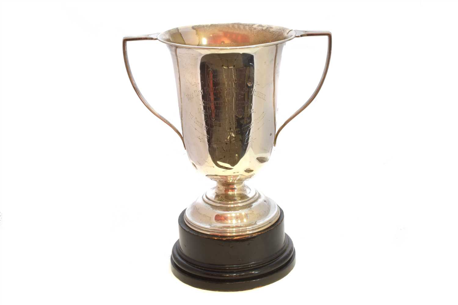 Lot 27 - An early 20th Century silver trophy