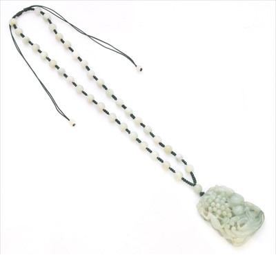 Lot 87 - A jade necklace