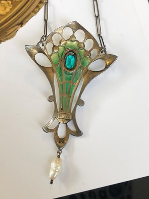 Lot 139 - A French Art Nouveau style necklace, designed...