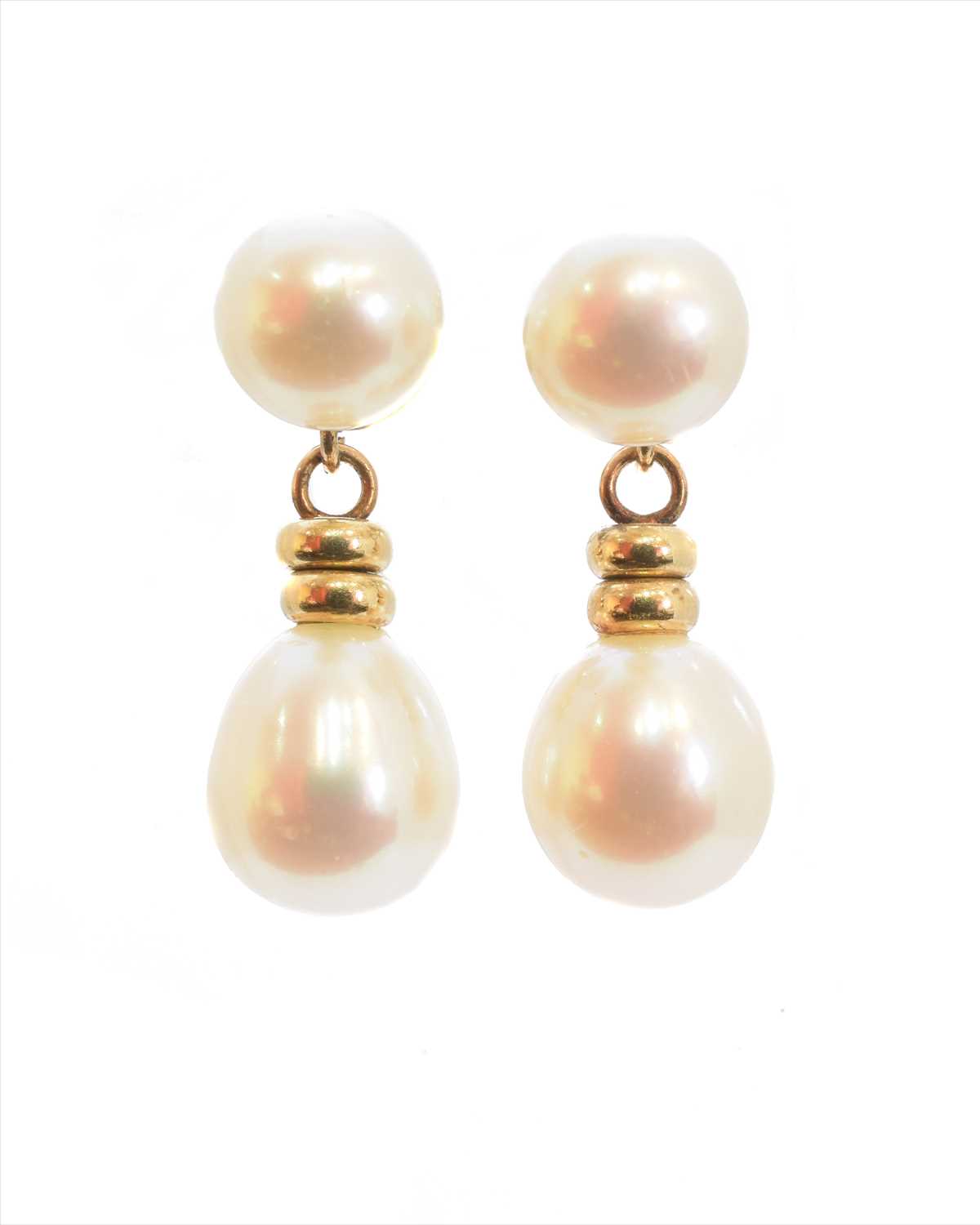 Lot 89 - A pair of cultured pearl drop earrings