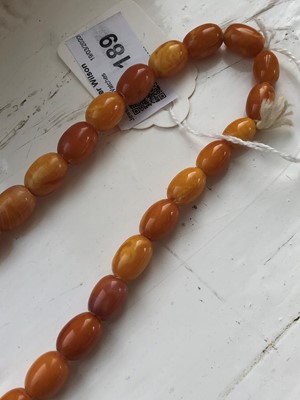 Lot 189 - A butterscotch amber necklace