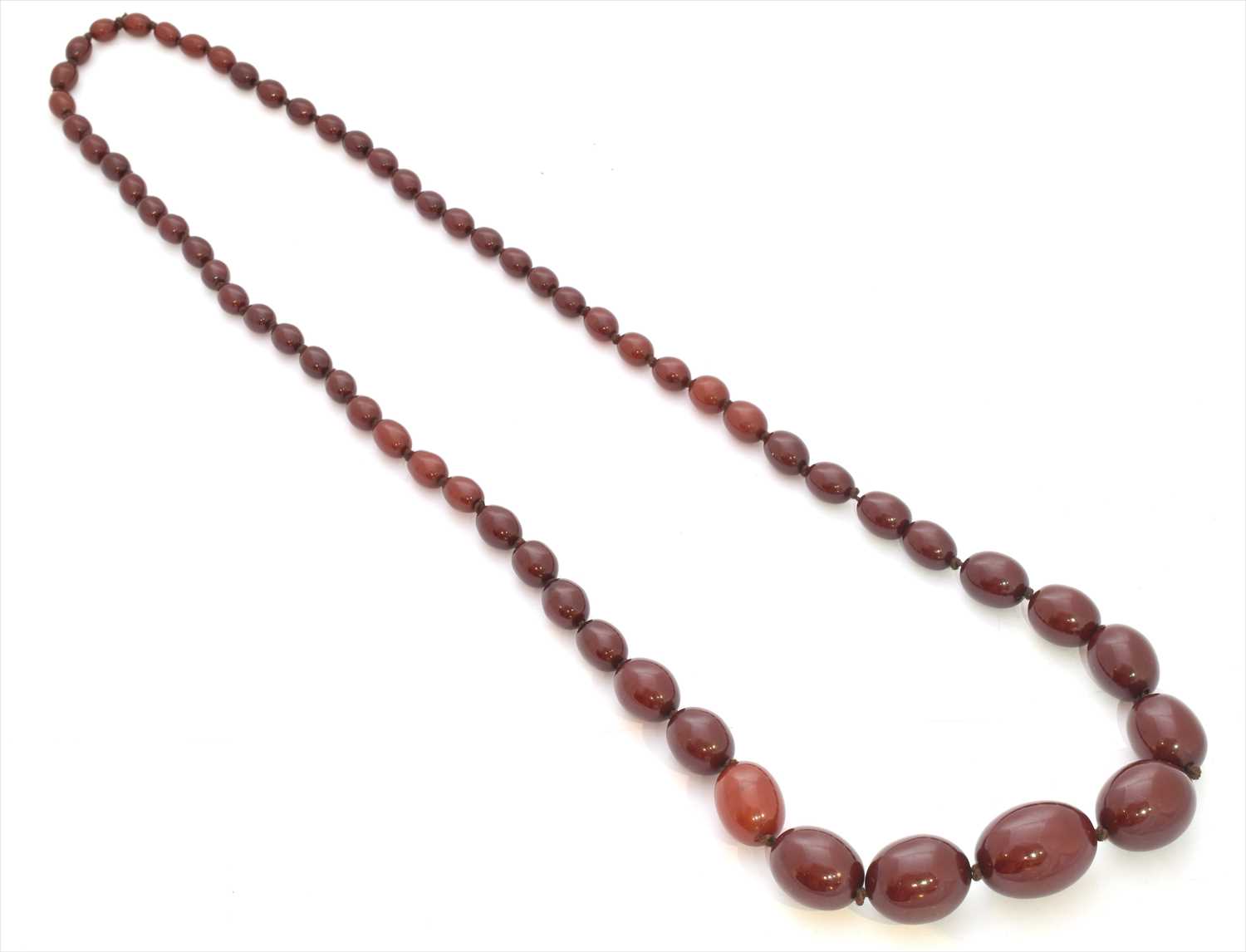 Lot 187 - A cherry amber style necklace