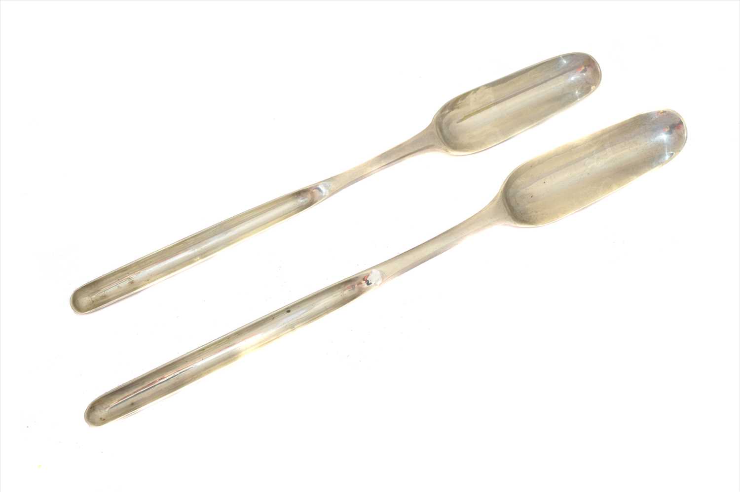 Lot 4 - A pair of George IV silver marrow scoops