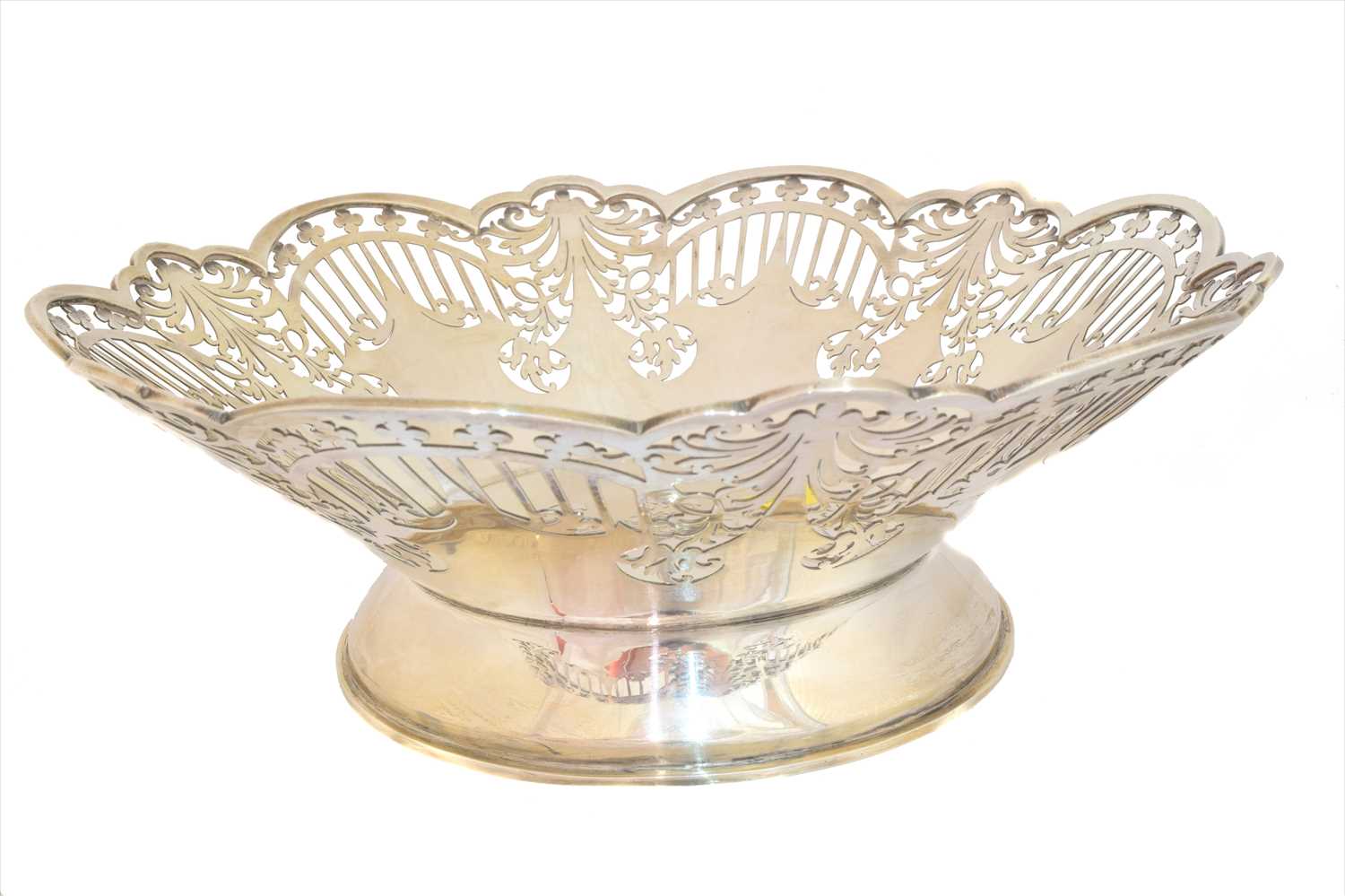 Lot 8 - A George IV silver fruit bowl