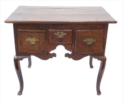 Lot 207 - 18th century oak side table