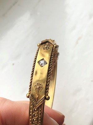 Lot 8 - A late Victorian diamond hinged bangle