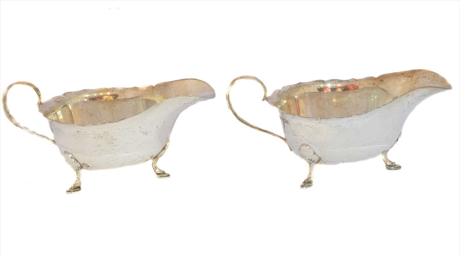 Lot 37 - A pair of George VI silver sauce boats