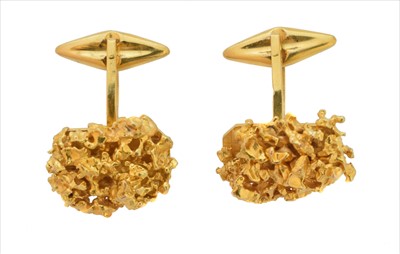 Lot 332 - A pair of 18ct gold cufflinks