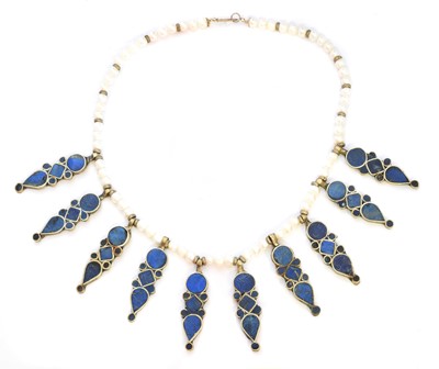 Lot 118 - A cultured pearl and lapis lazuli necklace
