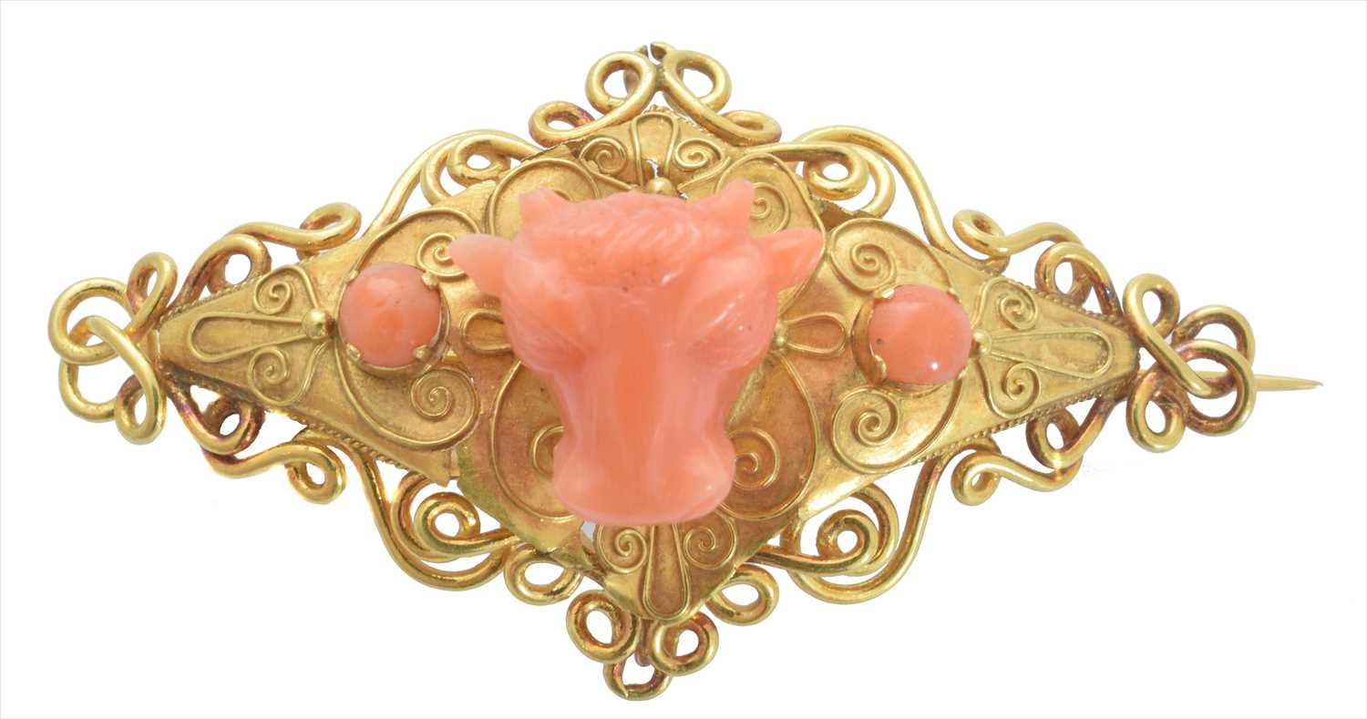 Lot 36 - A coral brooch