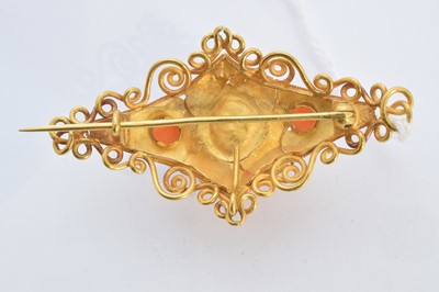 Lot 36 - A coral brooch