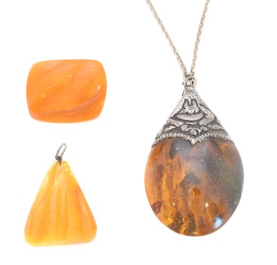 Lot 180 - A selection of amber jewellery
