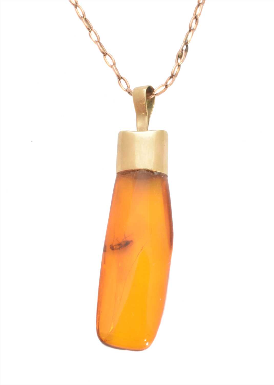 Lot 66 - An amber pendant