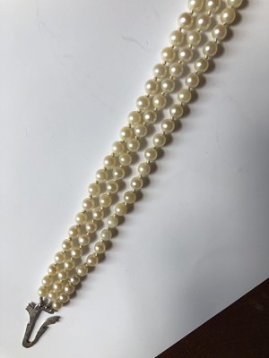 Lot 133 - A cultured pearl and diamond necklace