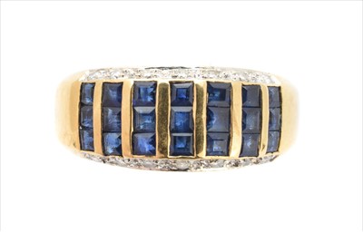 Lot 281 - A sapphire and diamond dress ring