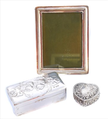 Lot 71 - A selection of silver items