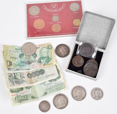 Lot 115 - A selection of coinage and banknotes.