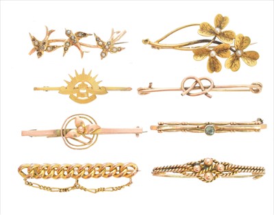 Lot 70 - A selection of early 20th Century brooches