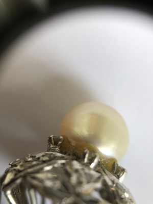 Lot 128 - A natural saltwater pearl and diamond cluster ring