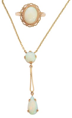 Lot 157 - An opal necklace