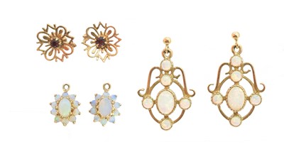 Lot 101 - A selection of 9ct gold jewellery