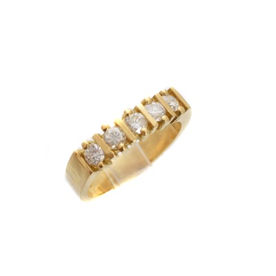 Lot 163 - An 18ct gold diamond five stone ring
