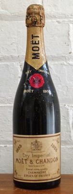 Lot 22 - 1 Bottle Champagne Moet et Chandon Brut Imperial Vintage 1955