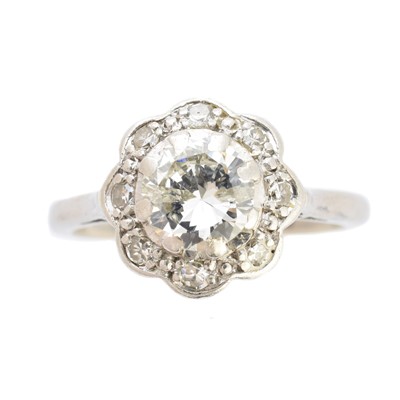 Lot 168 - A diamond cluster ring