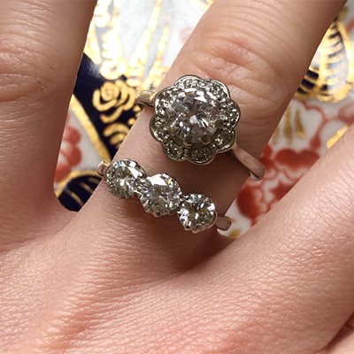 Lot 179 - A diamond three stone ring