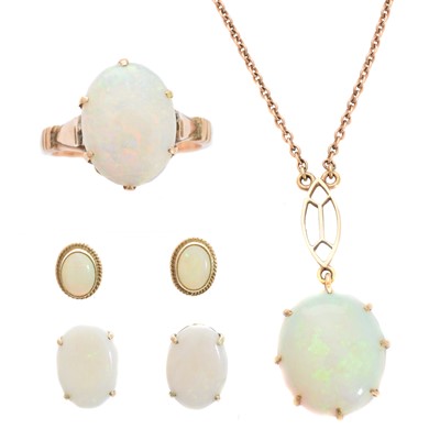 Lot 239 - A selection of opal jewellery