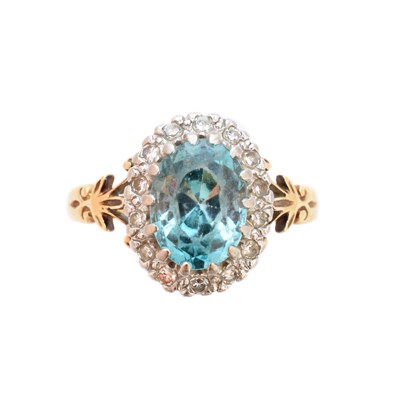 Lot 164 - A zircon and diamond cluster ring