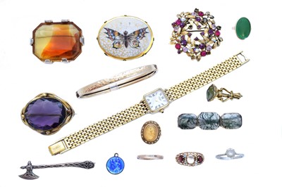 Lot 241 - A selection of jewellery