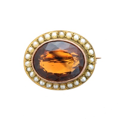 Lot 24 - A citrine and split pearl brooch