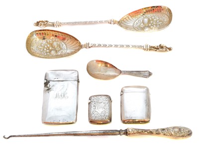 Lot 47 - A selection of silver and white metal items
