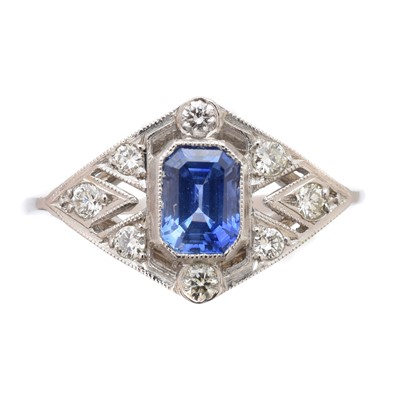 Lot 201 - A sapphire and diamond dress ring