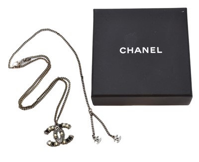 Lot 61 - A Chanel necklace