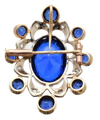 Lot 18 - A synthetic spinel, sapphire and diamond brooch
