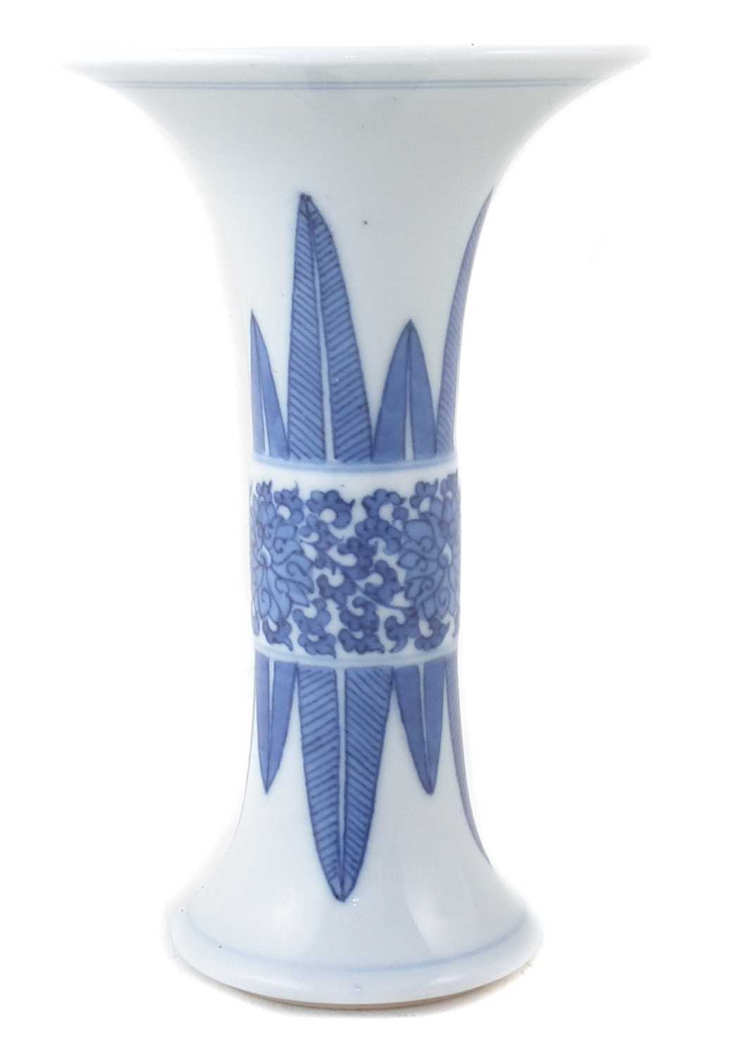 Lot 164 - Chinese Kangxi vase, mark and period