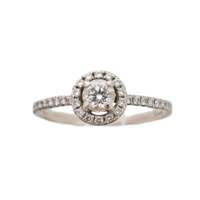 Lot 227 - A platinum diamond halo ring