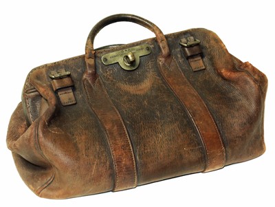 Lot 20 - GWR leather Gladstone bag