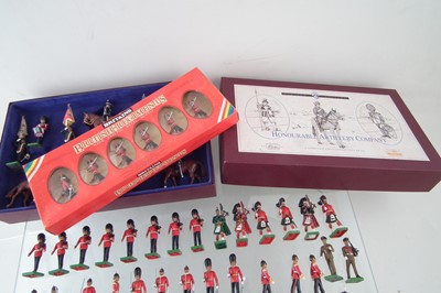 Lot 13 - Britains Toy Soldiers Honorable Artillery Company boxed set, also a set of highlanders and sixty three other British infantry