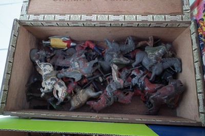 Lot 51 - Quantity of metal toy soldiers of various types and conditions