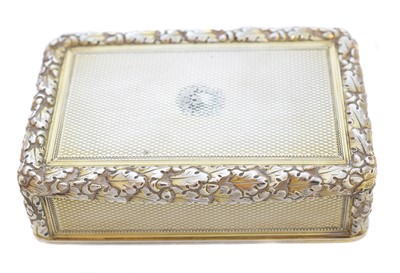 Lot 180 - A George III silver gilt snuff box
