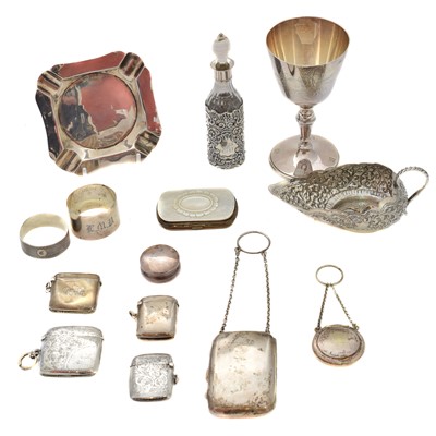 Lot 182 - A selection of silver
