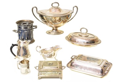 Lot 224 - A selection of EPNS and silver plate
