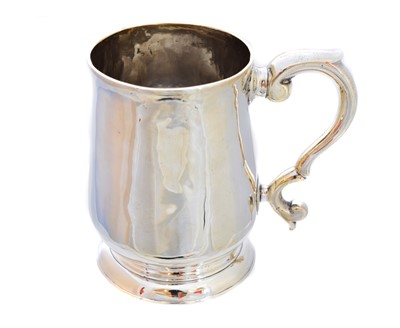 Lot 222 - A George III silver mug