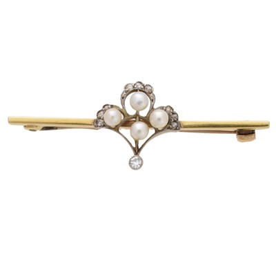 Lot 23 - An early 20th century seed pearl and diamond brooch