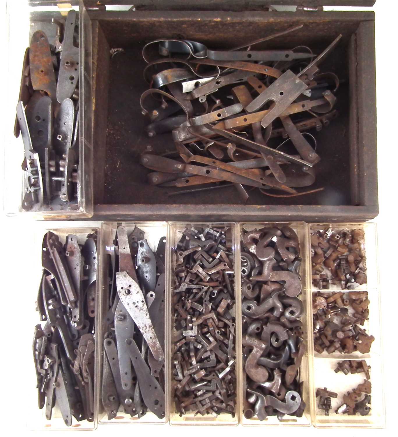 Lot 157 - Large collection of lock parts